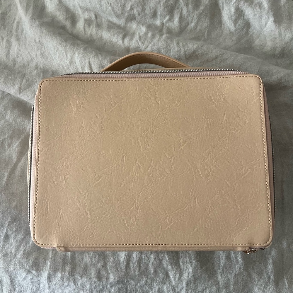 Beis beige cosmetic case with mirror and magnetic brush holder